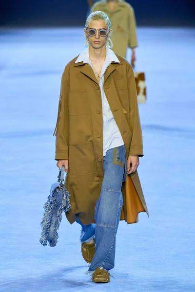 Look 1
